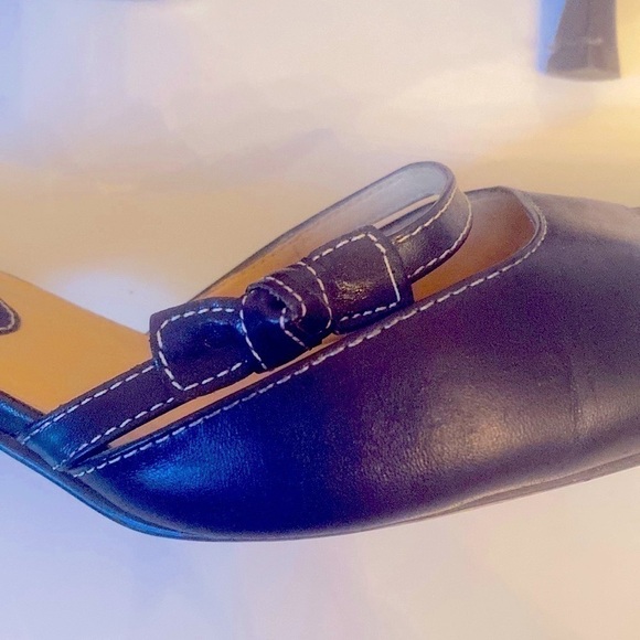 Ann Taylor Loft navy blue leather heels.Front strap.Bow trim. Size 8. 2.5” heels - Picture 8 of 10